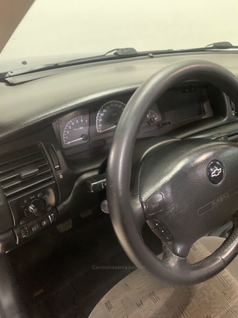 VECTRA 2.0 MPFI ELEGANCE 8V 140CV FLEX 4P MANUAL - 2005 - CAXIAS DO SUL