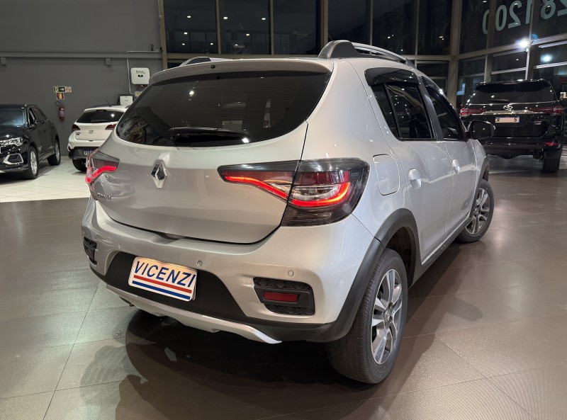 SANDERO 1.6 STEPWAY ICONIC X-TRONIC 16V FLEX 4P AUTOMÁTICO - 2020 - FARROUPILHA