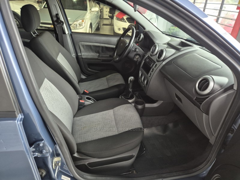 FIESTA 1.6 MPI CLASS SEDAN 8V FLEX 4P MANUAL - 2011 - CAXIAS DO SUL
