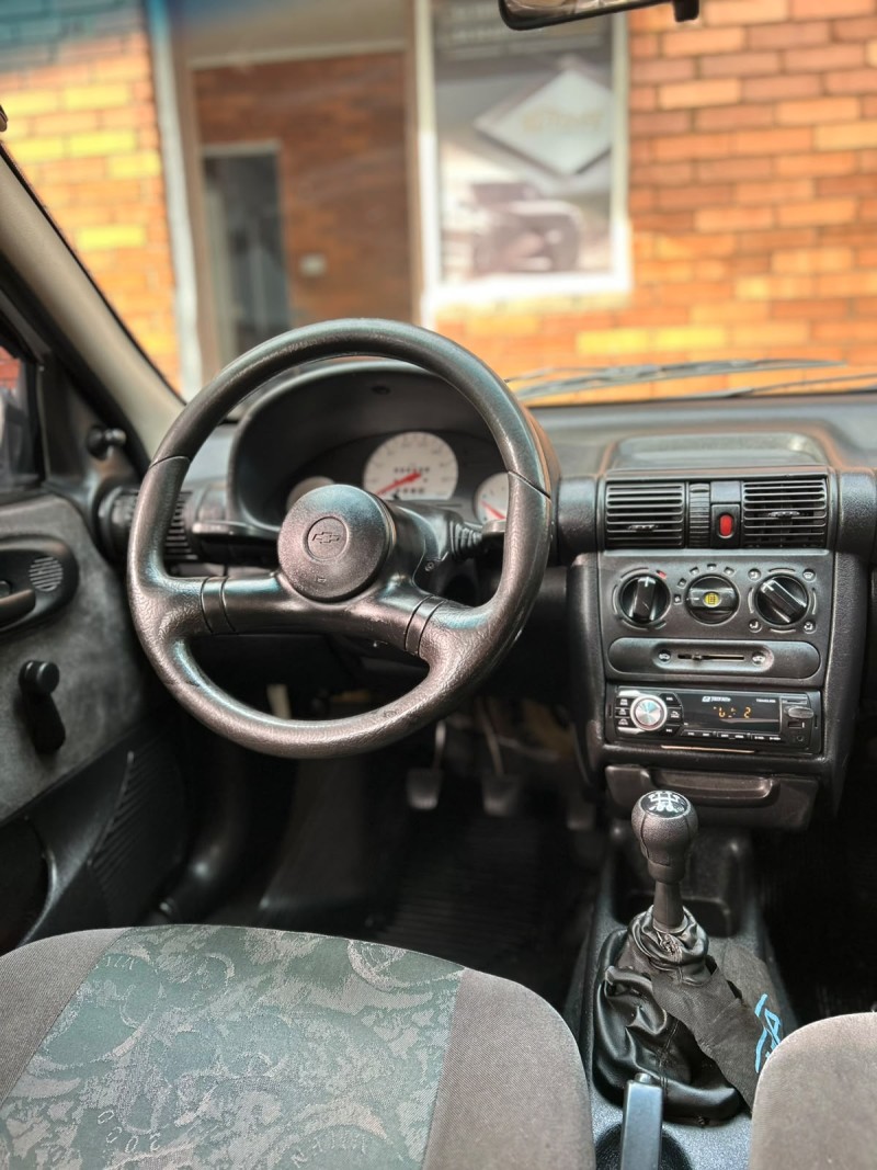 CORSA 1.0 MPFI MILENIUM SEDAN 8V GASOLINA 4P MANUAL - 2001 - CANELA