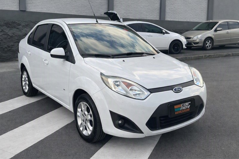 fiesta 1.6 rocam se sedan 8v flex 4p manual 2014 caxias do sul