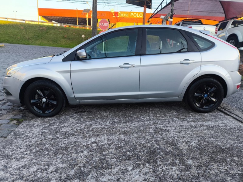 FOCUS 1.6 GLX 16V FLEX 4P MANUAL - 2011 - FARROUPILHA