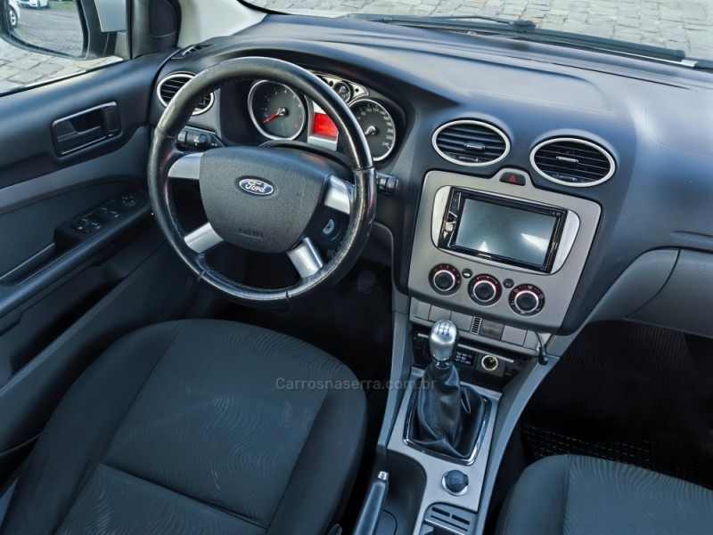 FOCUS 1.6 GLX 16V FLEX 4P MANUAL - 2011 - FARROUPILHA