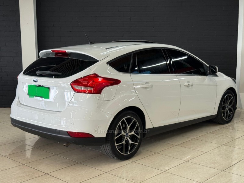 FOCUS 2.0 TITANIUM PLUS HATCH 16V FLEX 4P AUTO - 2016 - BENTO GONçALVES