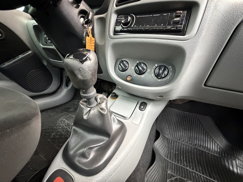 CLIO 1.0 PRIVILÉGE SEDAN 16V FLEX 4P MANUAL - 2007 - CAXIAS DO SUL
