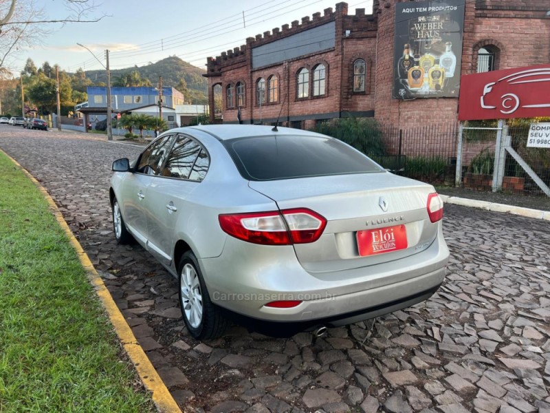 FLUENCE 2.0 DYNAMIQUE 16V FLEX 4P MANUAL - 2013 - DOIS IRMãOS