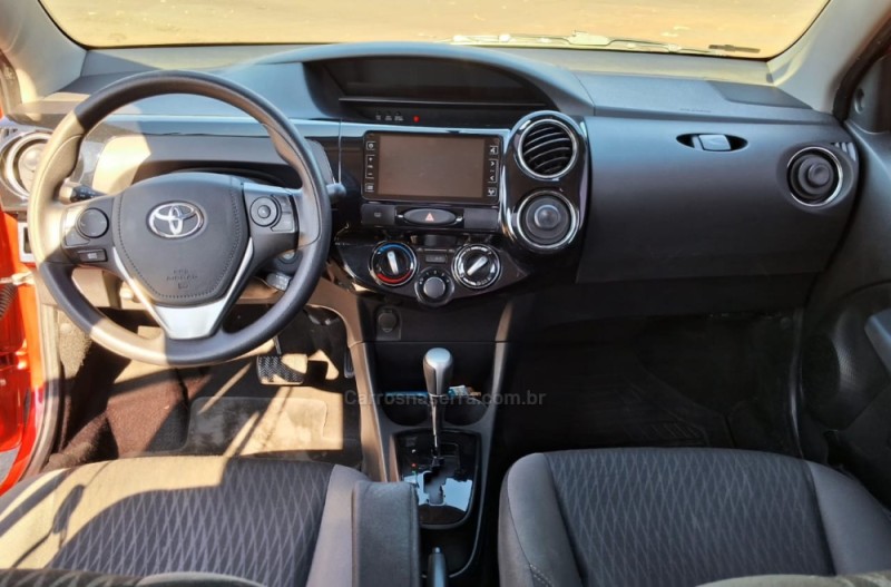ETIOS 1.5 PLATINUM SEDAN 16V FLEX 4P AUTOMÁTICO - 2018 - DOIS IRMãOS