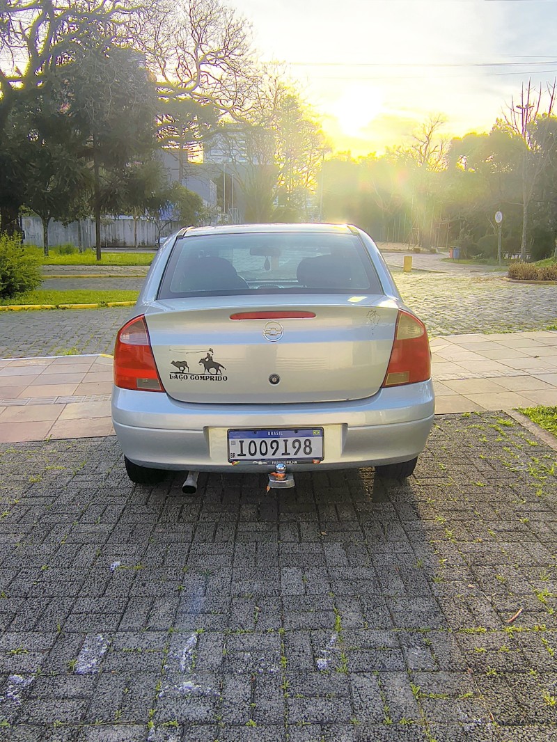 CORSA 1.8 MPFI MAXX SEDAN 8V FLEX 4P MANUAL - 2005 - FARROUPILHA