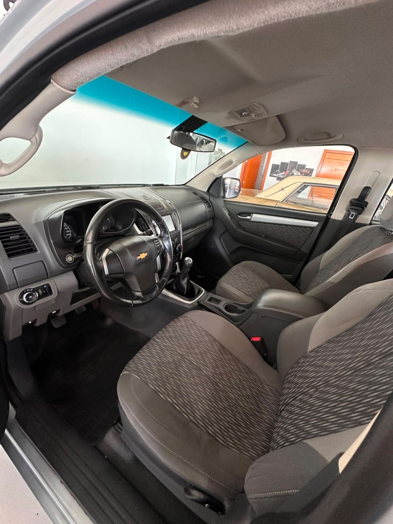 S10 2.8 LT 4X2 CD 16V TURBO DIESEL 4P MANUAL - 2013 - FARROUPILHA