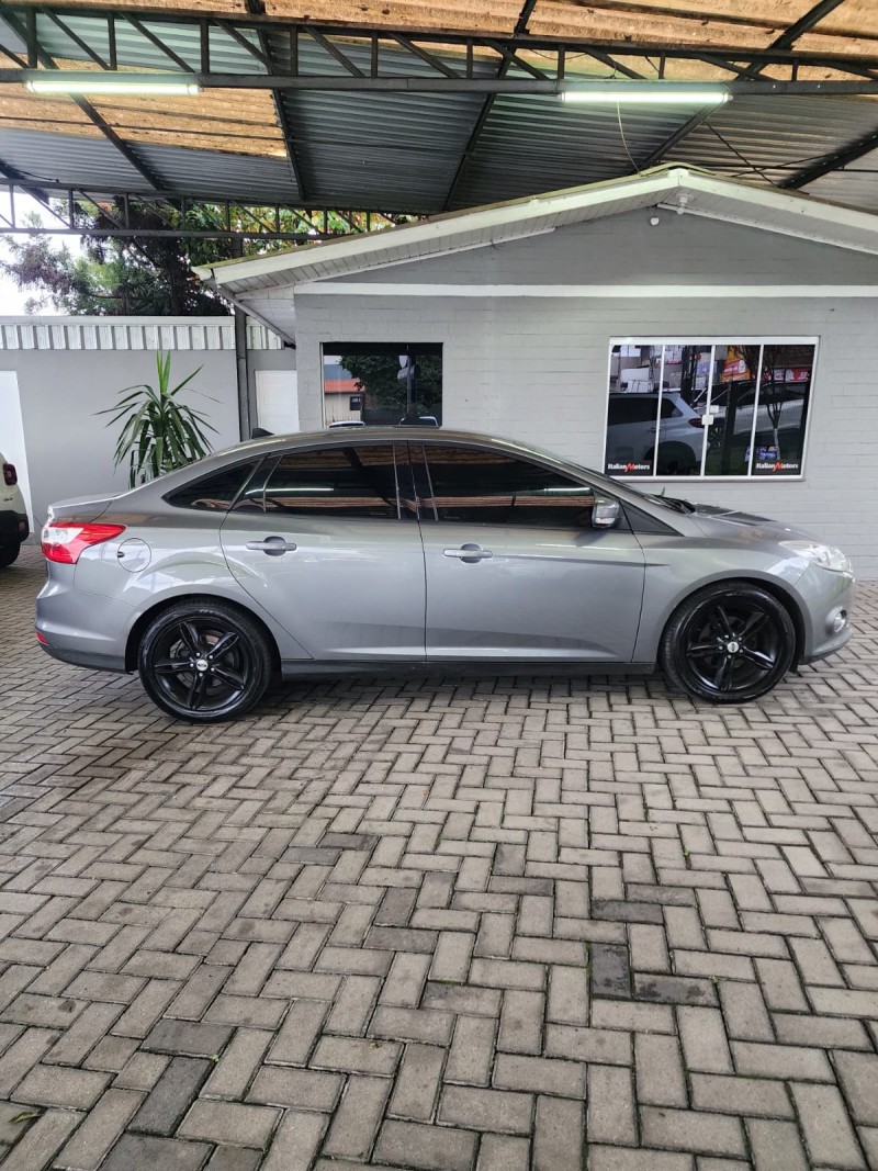 FOCUS 2.0 SE SEDAN 16V FLEX 4P AUTOMÁTICO - 2014 - CAXIAS DO SUL