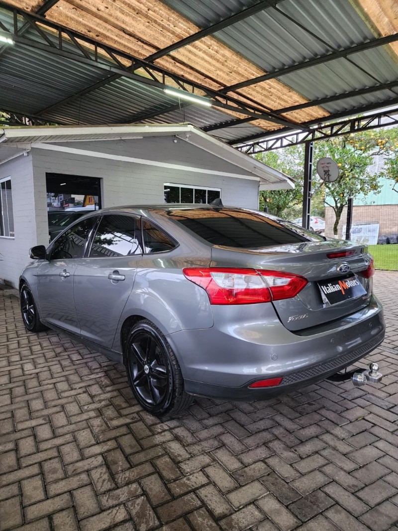 FOCUS 2.0 SE SEDAN 16V FLEX 4P AUTOMÁTICO - 2014 - CAXIAS DO SUL