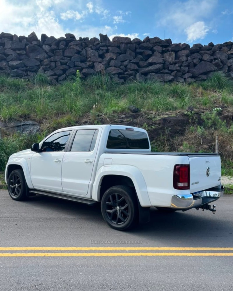 AMAROK 3.0 V6 TDI HIGHLINE CD DIESEL 4MOTION AUTOMÁTICO - 2022 - CAXIAS DO SUL