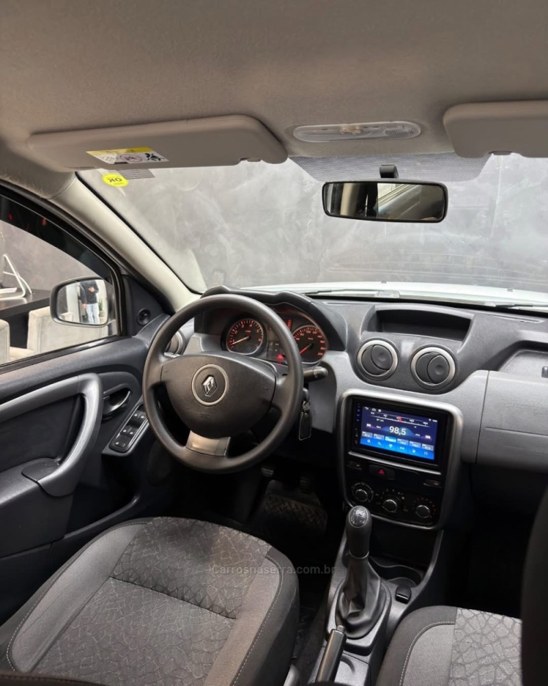 DUSTER 1.6 EXPRESSION 4X2 16V FLEX 4P MANUAL - 2014 - CAXIAS DO SUL