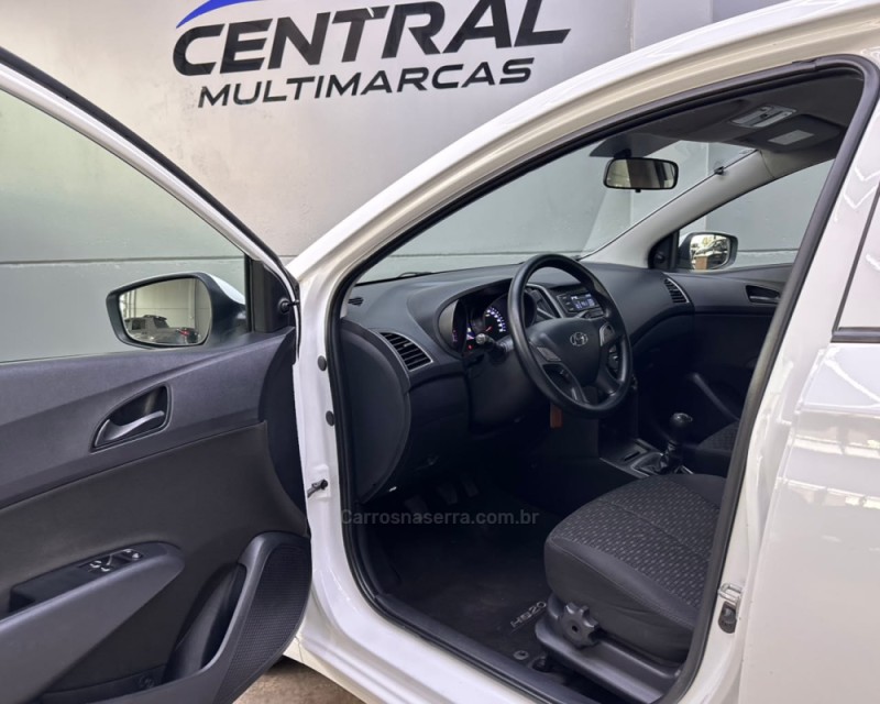 HB20 1.0 COMFORT 16V FLEX 4P MANUAL - 2017 - VACARIA