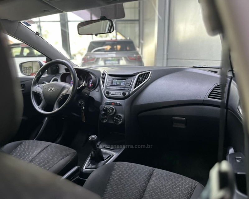 HB20 1.0 COMFORT 16V FLEX 4P MANUAL - 2017 - VACARIA
