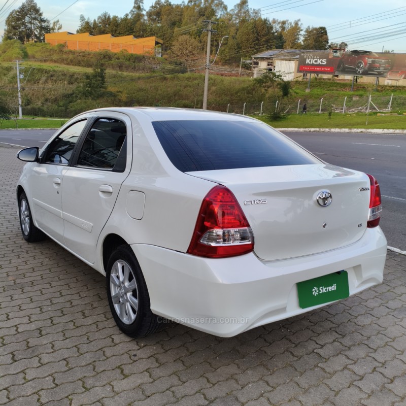 ETIOS 1.5 X PLUS SEDAN 16V FLEX 4P MANUAL - 2020 - CAXIAS DO SUL