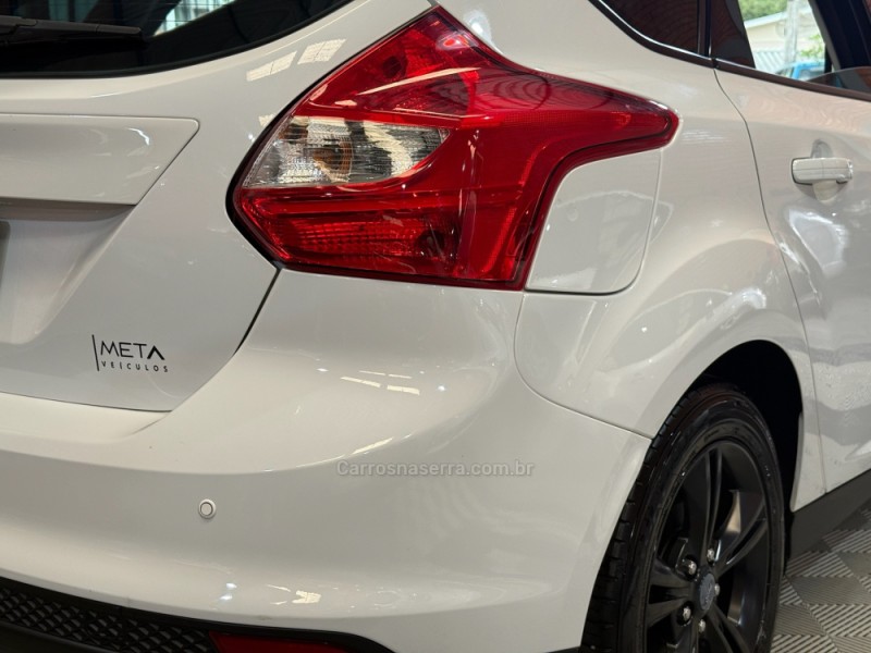 FOCUS 1.6 SE 16V FLEX 4P MANUAL - 2015 - BENTO GONçALVES