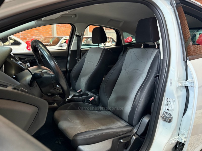 FOCUS 1.6 SE 16V FLEX 4P MANUAL - 2015 - BENTO GONçALVES