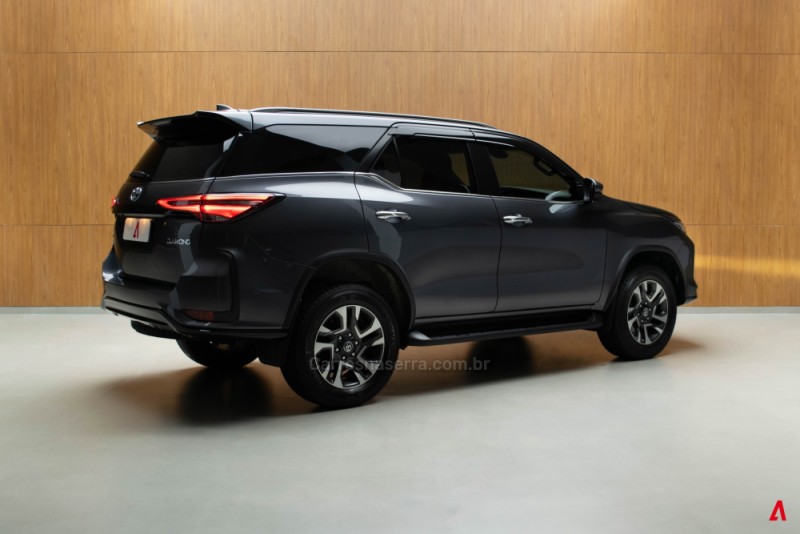 HILUX SW4 2.8 4X4 DIAMOND 16V TURBO DIESEL 4P 7 LUGARES AUTOMATICO - 2024 - GARIBALDI