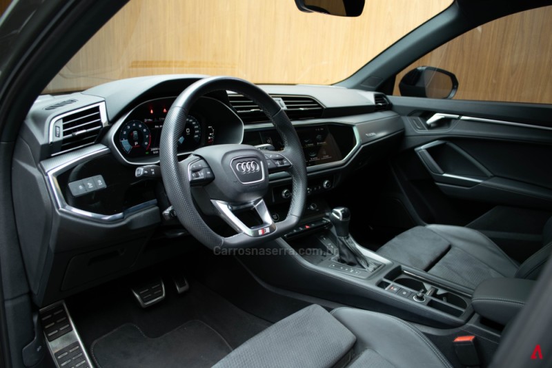 Q3 2.0 TFSI PERFORMANCE BLACK QUATTRO GASOLINA 4P AUTOMÁTICO - 2024 - GARIBALDI