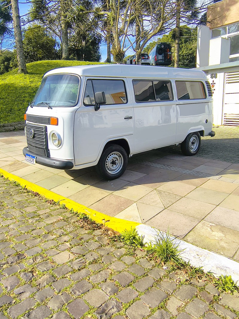 KOMBI 1.4 MI STD LOTAÇÃO 8V FLEX 3P MANUAL - 2013 - FARROUPILHA