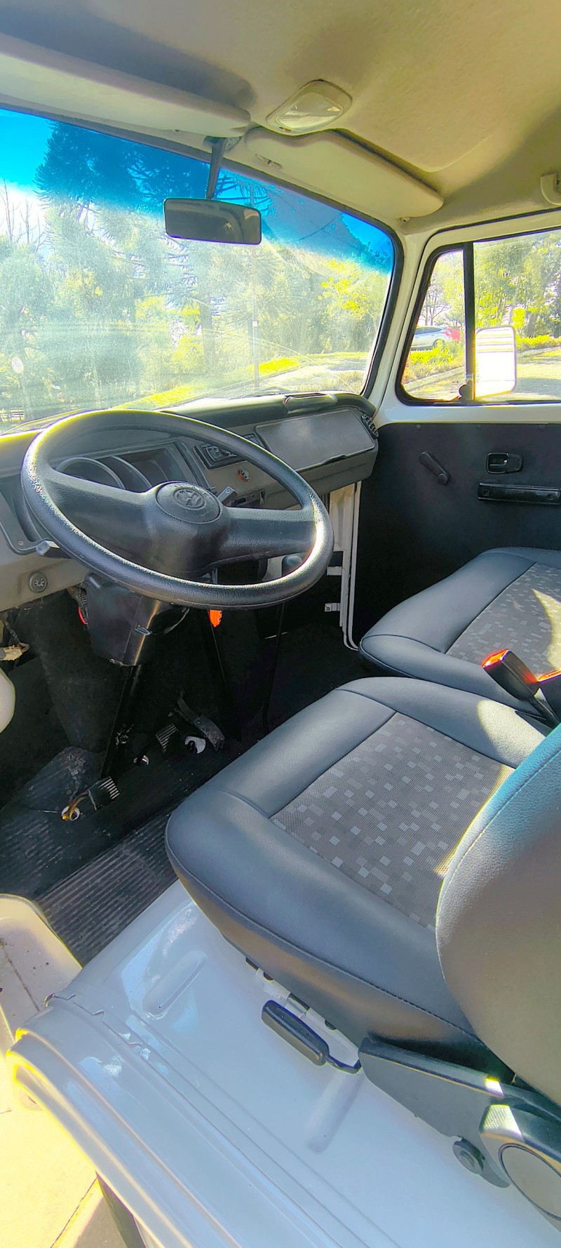 KOMBI 1.4 MI STD LOTAÇÃO 8V FLEX 3P MANUAL - 2013 - FARROUPILHA