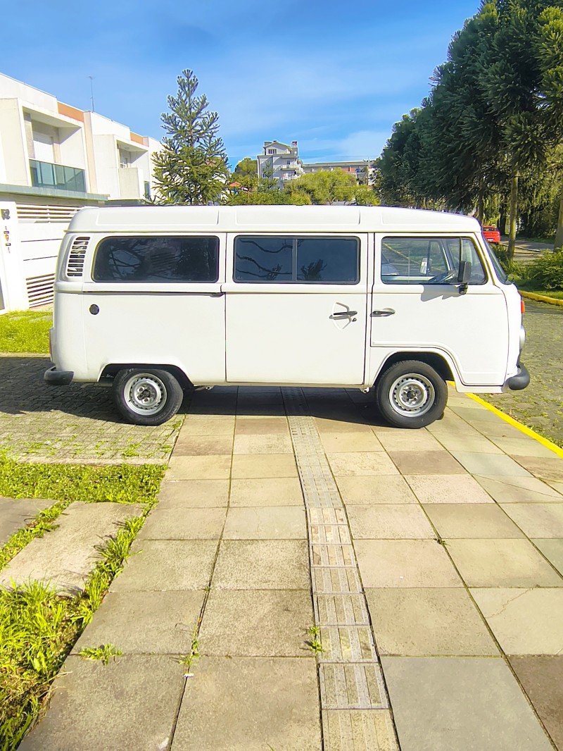 KOMBI 1.4 MI STD LOTAÇÃO 8V FLEX 3P MANUAL - 2013 - FARROUPILHA