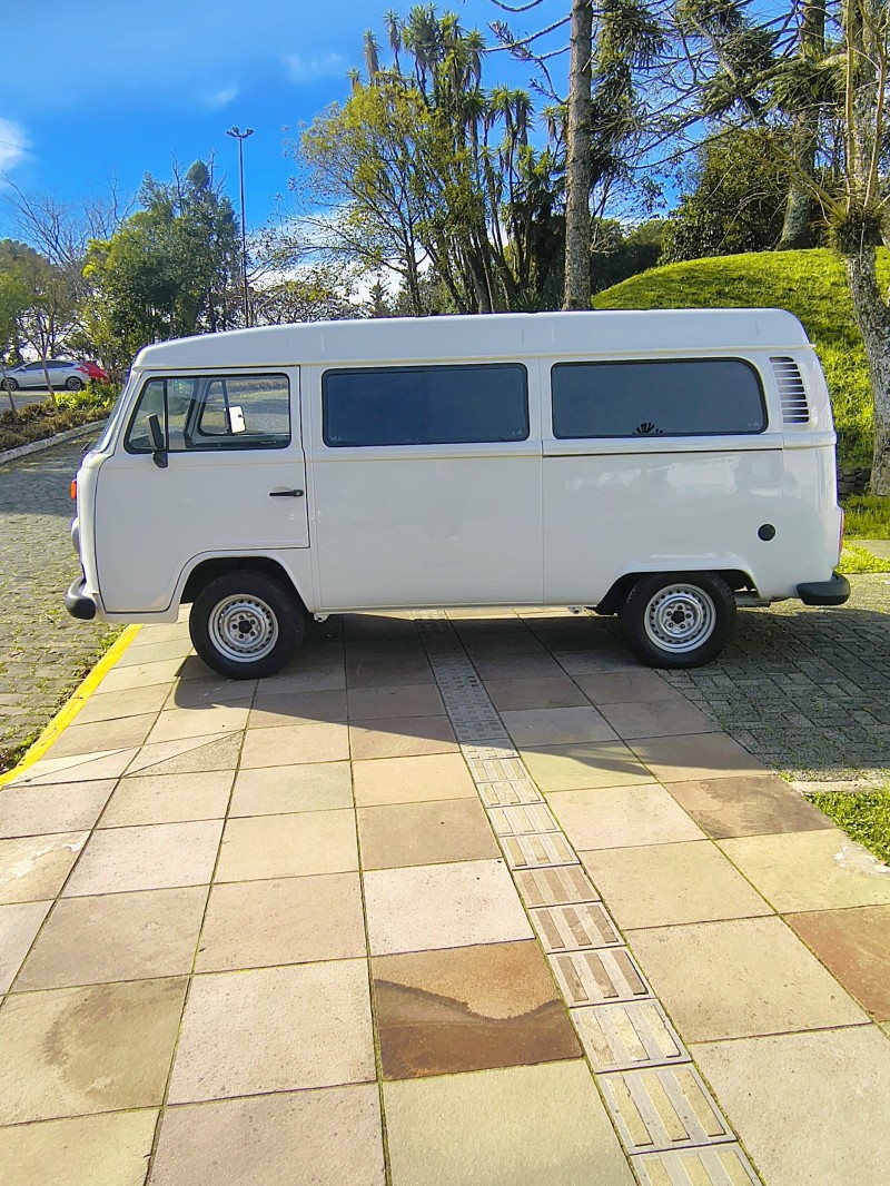 KOMBI 1.4 MI STD LOTAÇÃO 8V FLEX 3P MANUAL - 2013 - FARROUPILHA