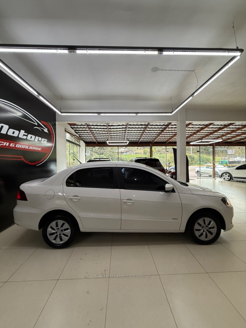 VOYAGE 1.0 I TREND 16V FLEX 4P MANUAL - 2013 - FARROUPILHA