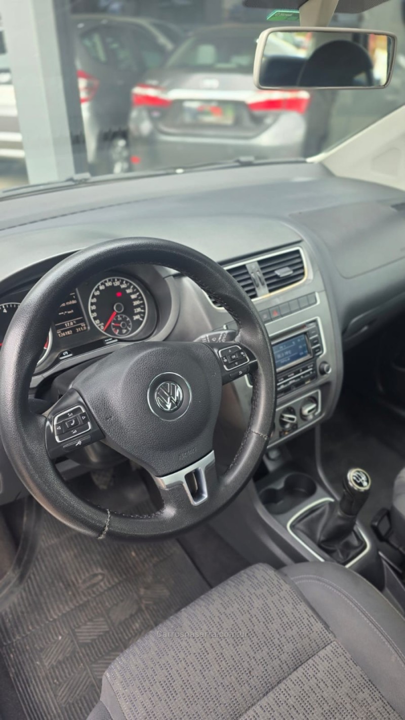 FOX 1.6 MI ITREND 8V FLEX 4P MANUAL - 2014 - LAJEADO