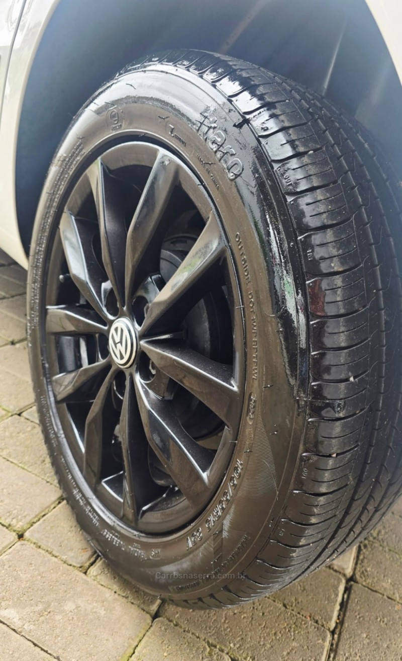 FOX 1.6 MI ITREND 8V FLEX 4P MANUAL - 2014 - LAJEADO
