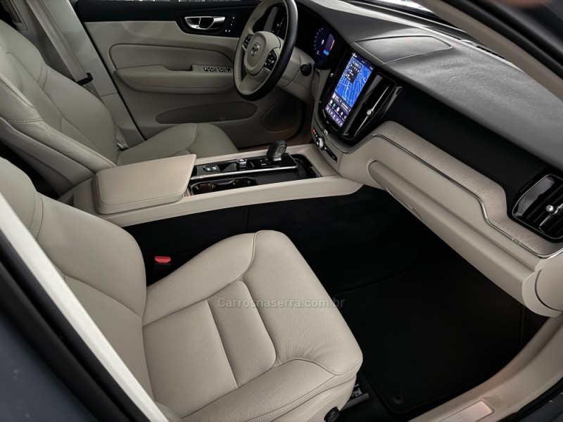 XC60 2.0 T8 RECHARGE PLUS AWD HIBRIDO 4P AUTOMÁTICO - 2024 - CAXIAS DO SUL