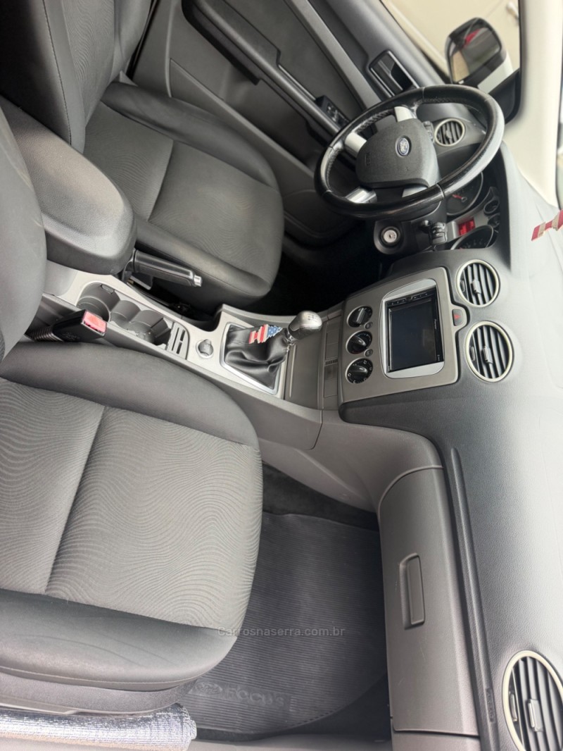 FOCUS 1.6 GLX 8V GASOLINA 4P MANUAL - 2013 - CAXIAS DO SUL