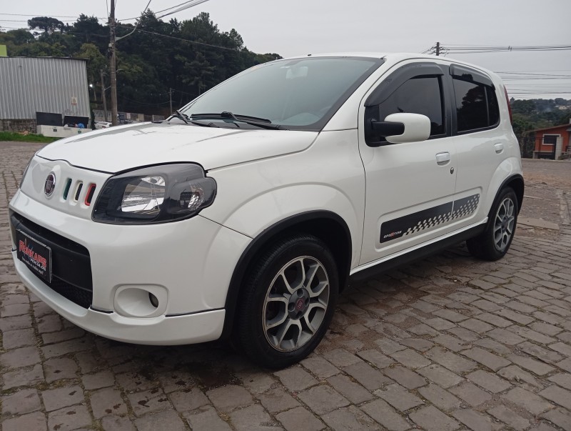 UNO 1.4 EVO SPORTING 8V FLEX 4P MANUAL - 2014 - CAXIAS DO SUL