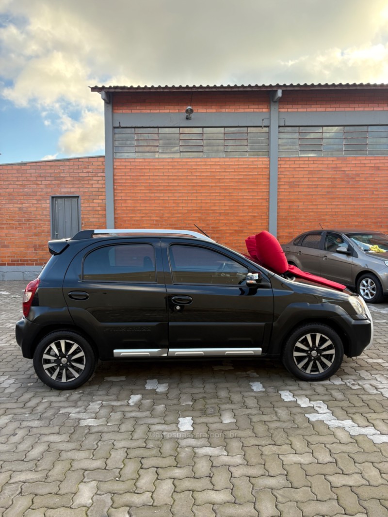 ETIOS CROSS 1.5 16V FLEX 4P MANUAL - 2014 - CAXIAS DO SUL