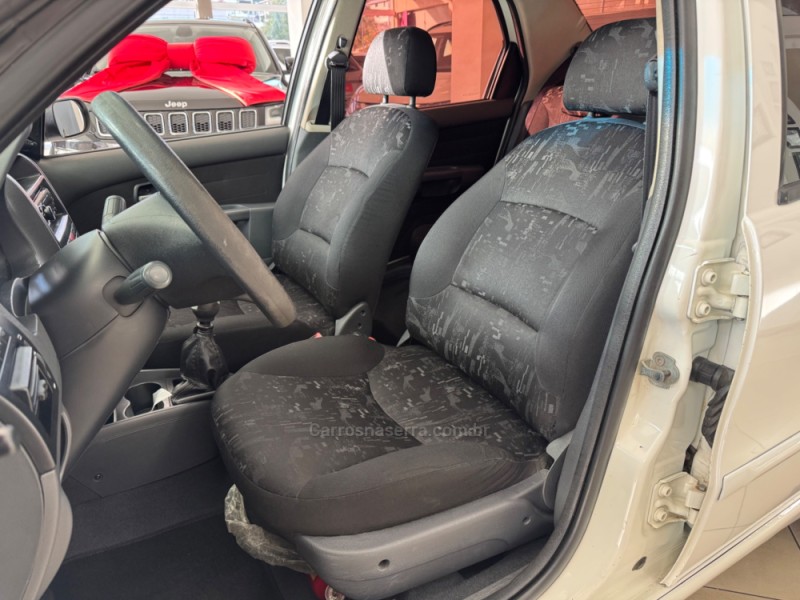 SIENA 1.8 MPI HLX 8V FLEX 4P MANUAL - 2005 - FLORES DA CUNHA