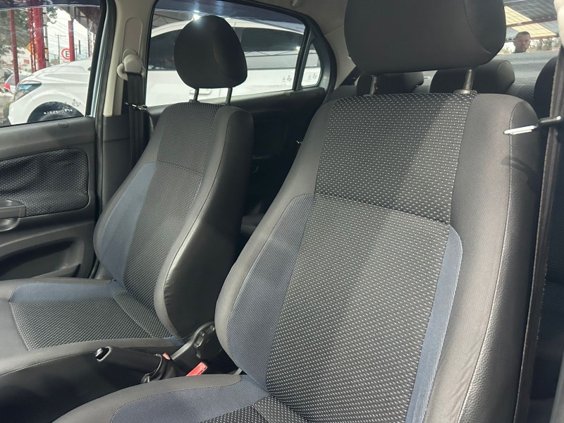 VOYAGE 1.6 MI CITY 8V FLEX 4P MANUAL - 2015 - TRêS COROAS