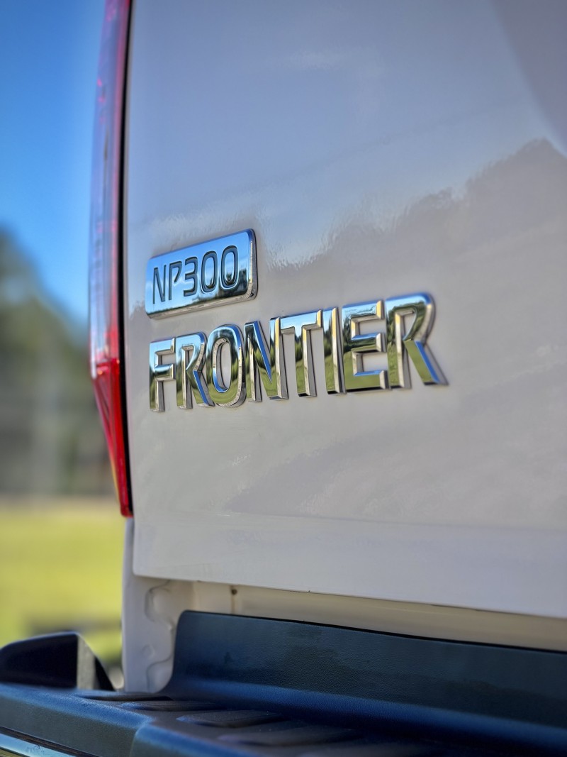FRONTIER 2.3 LE 4X4 CD BI TURBO DIESEL 4P AUTOMÁTICO - 2017 - ANTôNIO PRADO