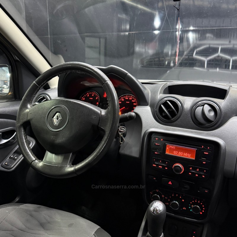 DUSTER 1.6 DYNAMIQUE 4X2 16V FLEX 4P MANUAL - 2013 - ESTâNCIA VELHA