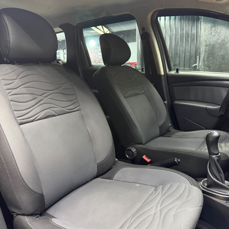 DUSTER 1.6 DYNAMIQUE 4X2 16V FLEX 4P MANUAL - 2013 - ESTâNCIA VELHA