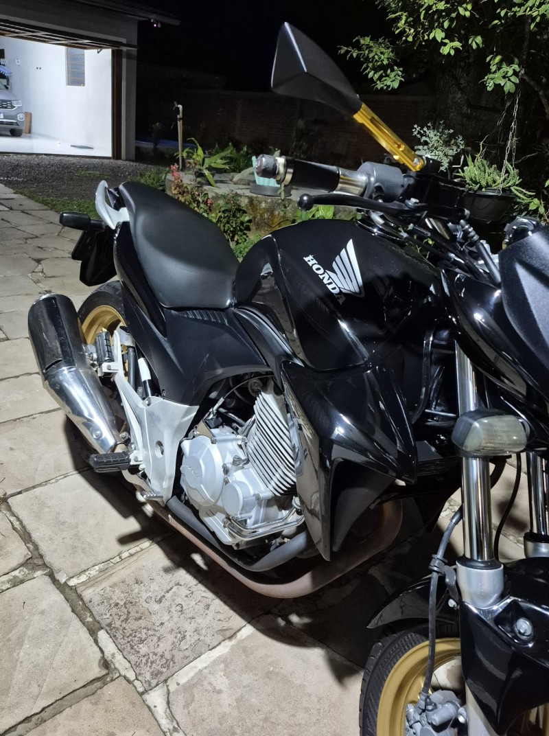 CB 300R ABS - 2015 - VACARIA