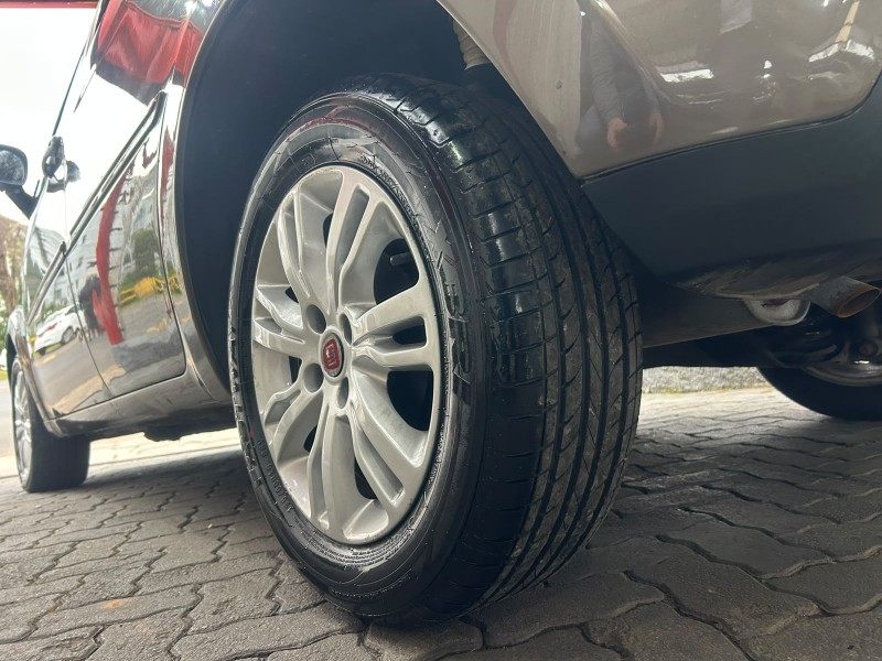 IDEA 1.4 MPI ATTRACTIVE 8V FLEX 4P MANUAL - 2014 - TRêS COROAS