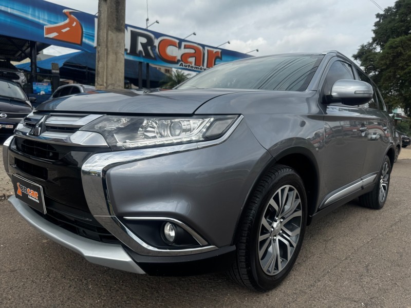 outlander 2.0 16v gasolina 4p automatico 2017 dois irmaos
