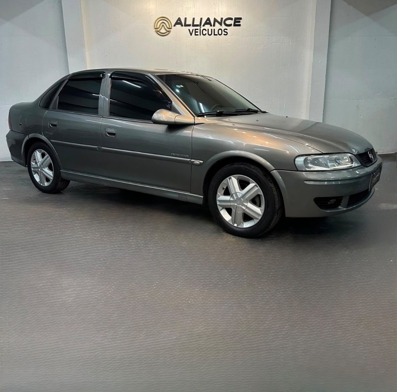 VECTRA 2.0 MPFI EXPRESSION 8V GASOLINA 4P MANUAL - 2004 - CAXIAS DO SUL