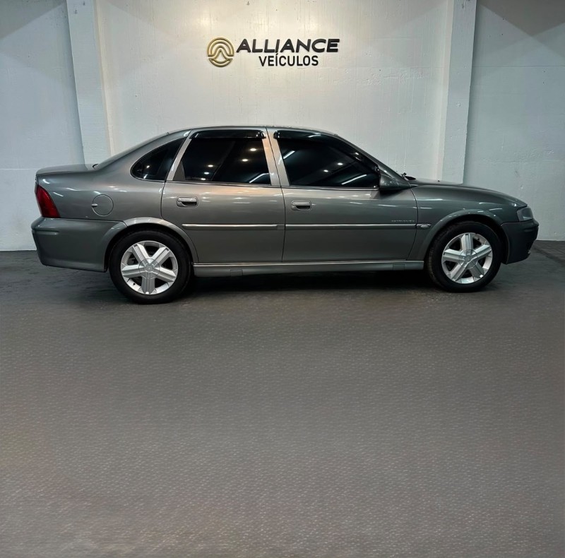 VECTRA 2.0 MPFI EXPRESSION 8V GASOLINA 4P MANUAL - 2004 - CAXIAS DO SUL