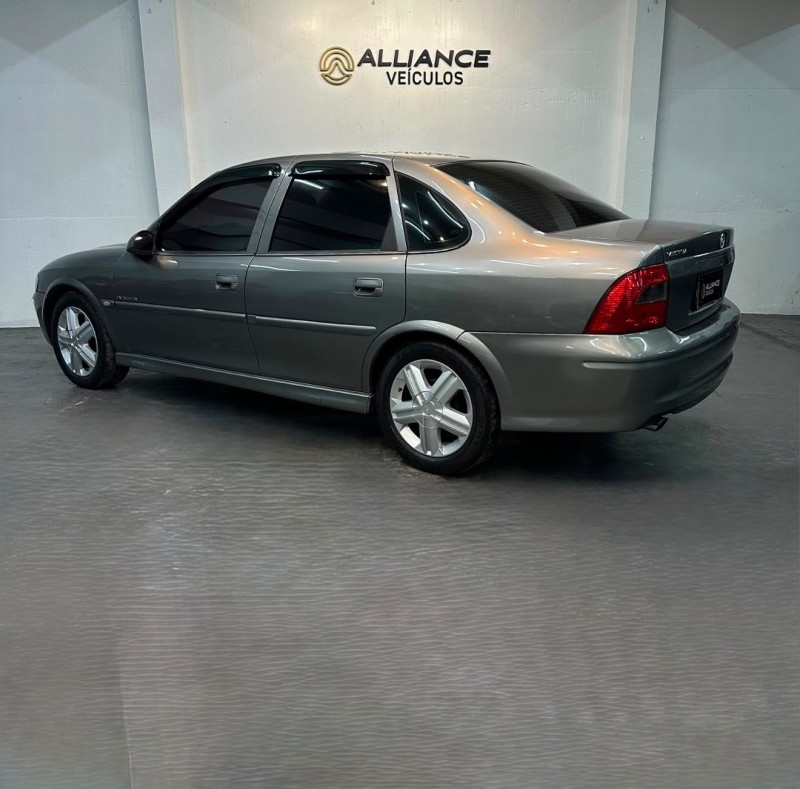 VECTRA 2.0 MPFI EXPRESSION 8V GASOLINA 4P MANUAL - 2004 - CAXIAS DO SUL