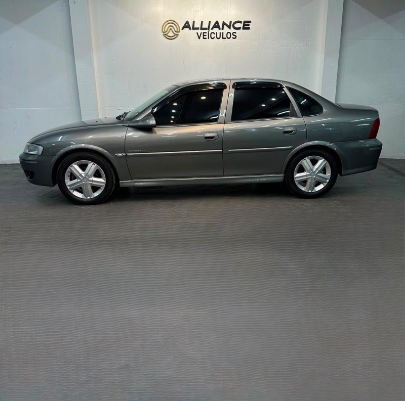 VECTRA 2.0 MPFI EXPRESSION 8V GASOLINA 4P MANUAL - 2004 - CAXIAS DO SUL