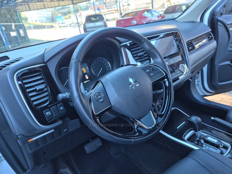 OUTLANDER 2.0 COMFORT 16V GASOLINA 4P AUTOMÁTICO - 2018 - CAXIAS DO SUL