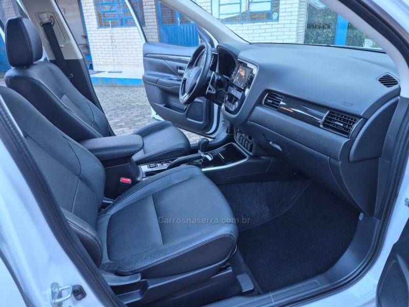 OUTLANDER 2.0 COMFORT 16V GASOLINA 4P AUTOMÁTICO - 2018 - CAXIAS DO SUL