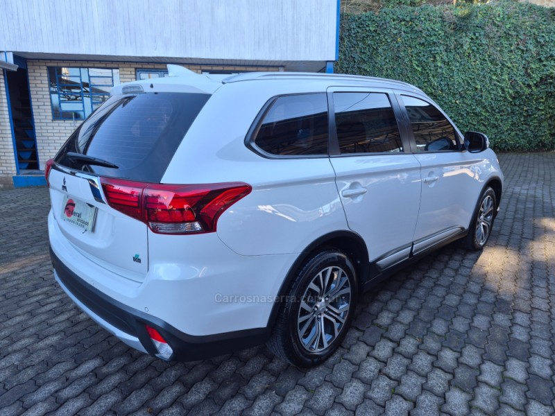 OUTLANDER 2.0 COMFORT 16V GASOLINA 4P AUTOMÁTICO - 2018 - CAXIAS DO SUL